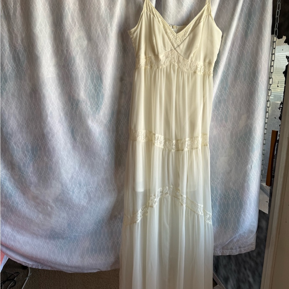 Elegant Cream Lined sheet w/lace Maxi Dress